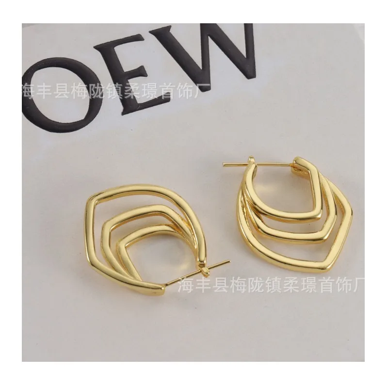 Luojia Earrings, New Geometric Niche Design Temperament, Fashionable and Versatile, Simple Letters, High-end Commuter Earrings,
Luojia Earrings, New Geometric Niche Design Temperament, Fashionable and Versatile, Simple Letters, High-end Commuter Earrings,