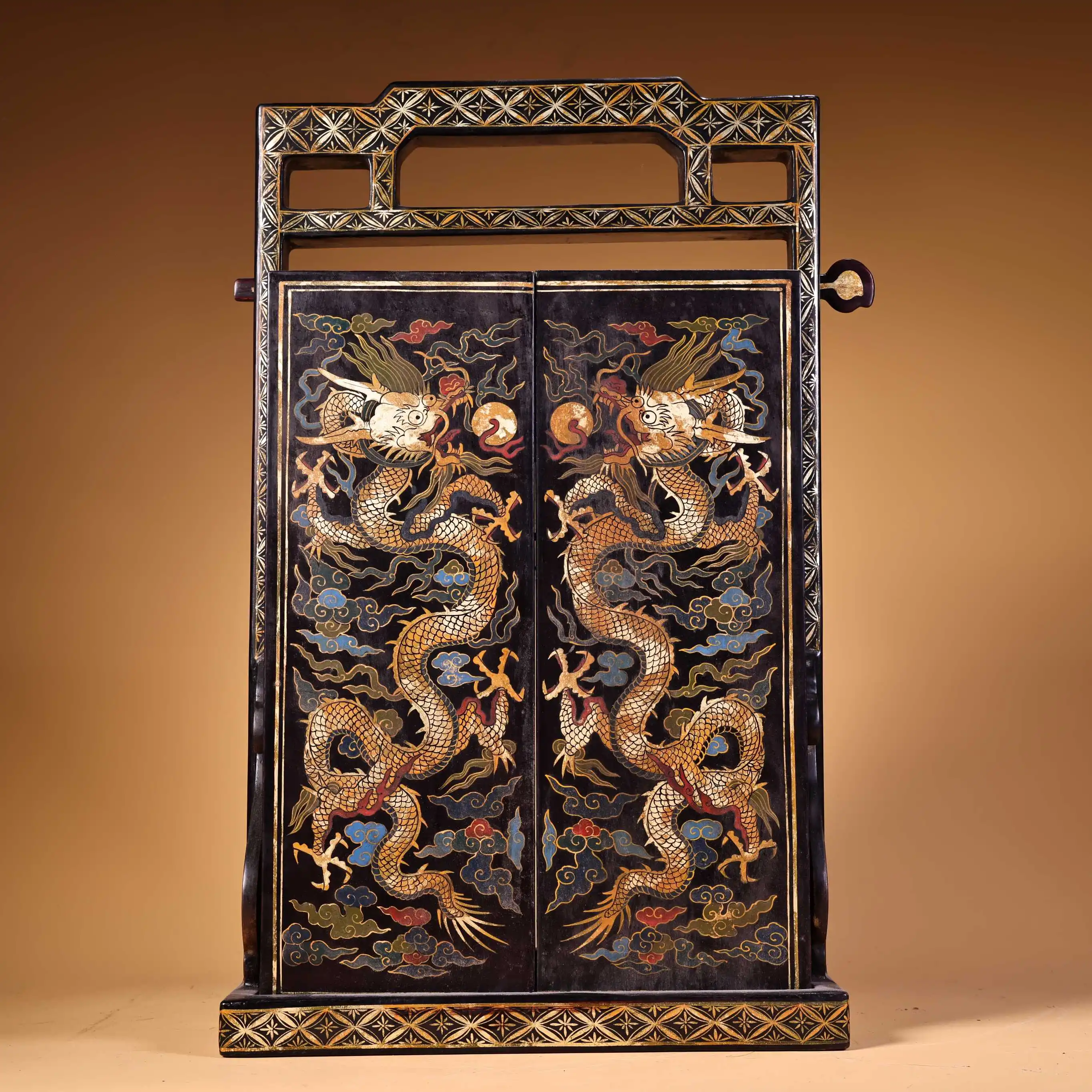 16"Tibetan Temple Collection Old Wood Lacquerware Outline in gold Dragon pattern Carrying lunch Boxes Storage Box Amass wealth
16"Tibetan Temple Collection Old Wood Lacquerware Outline in gold Dragon pattern Carrying lunch Boxes Storage Box Amass wealth