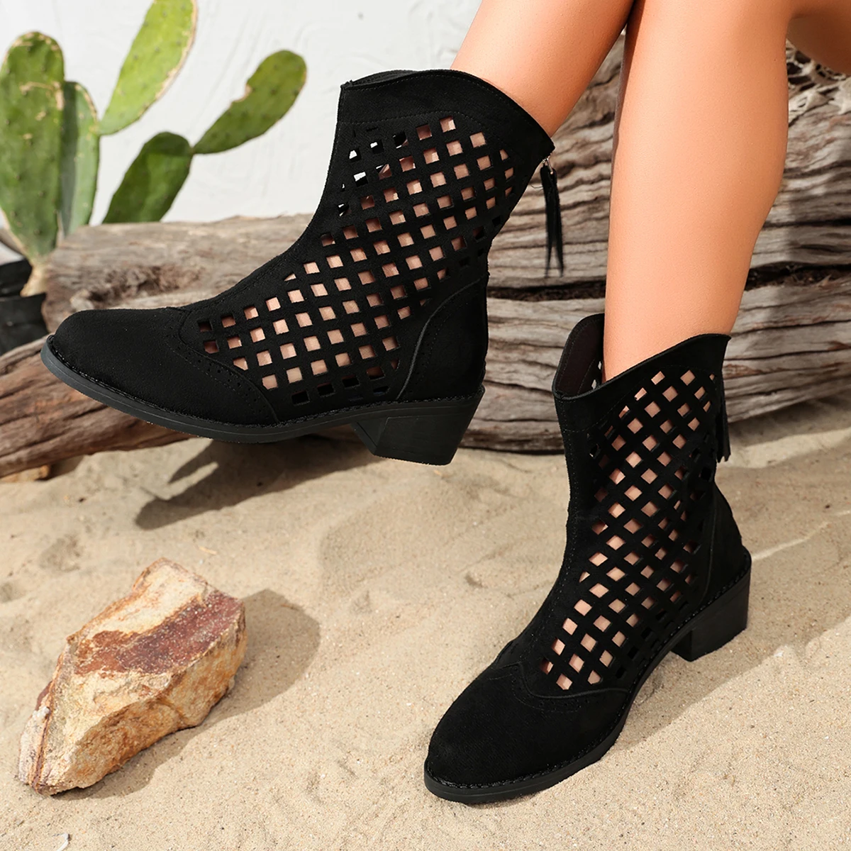 2026 New Hollow Breathable Large Size Square Heel Baotou Sandal Women's Spring Summer Solid Color Retro Casual All-match Sandals
2026 New Hollow Breathable Large Size Square Heel Baotou Sandal Women's Spring Summer Solid Color Retro Casual All-match Sandals