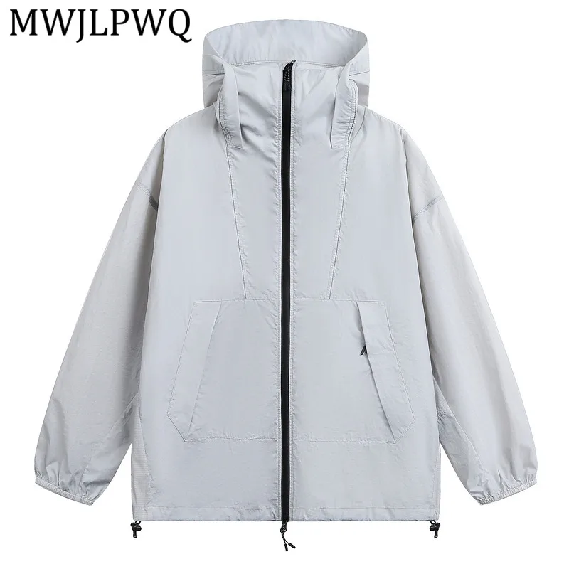 MWJLPWQ Light Grey Hooded Windbreaker Jacket Men Oversized Casual Zip Streetwear Outerwear With Drawstring Hem Side Pocket 15726
MWJLPWQ Light Grey Hooded Windbreaker Jacket Men Oversized Casual Zip Streetwear Outerwear With Drawstring Hem Side Pocket 15726