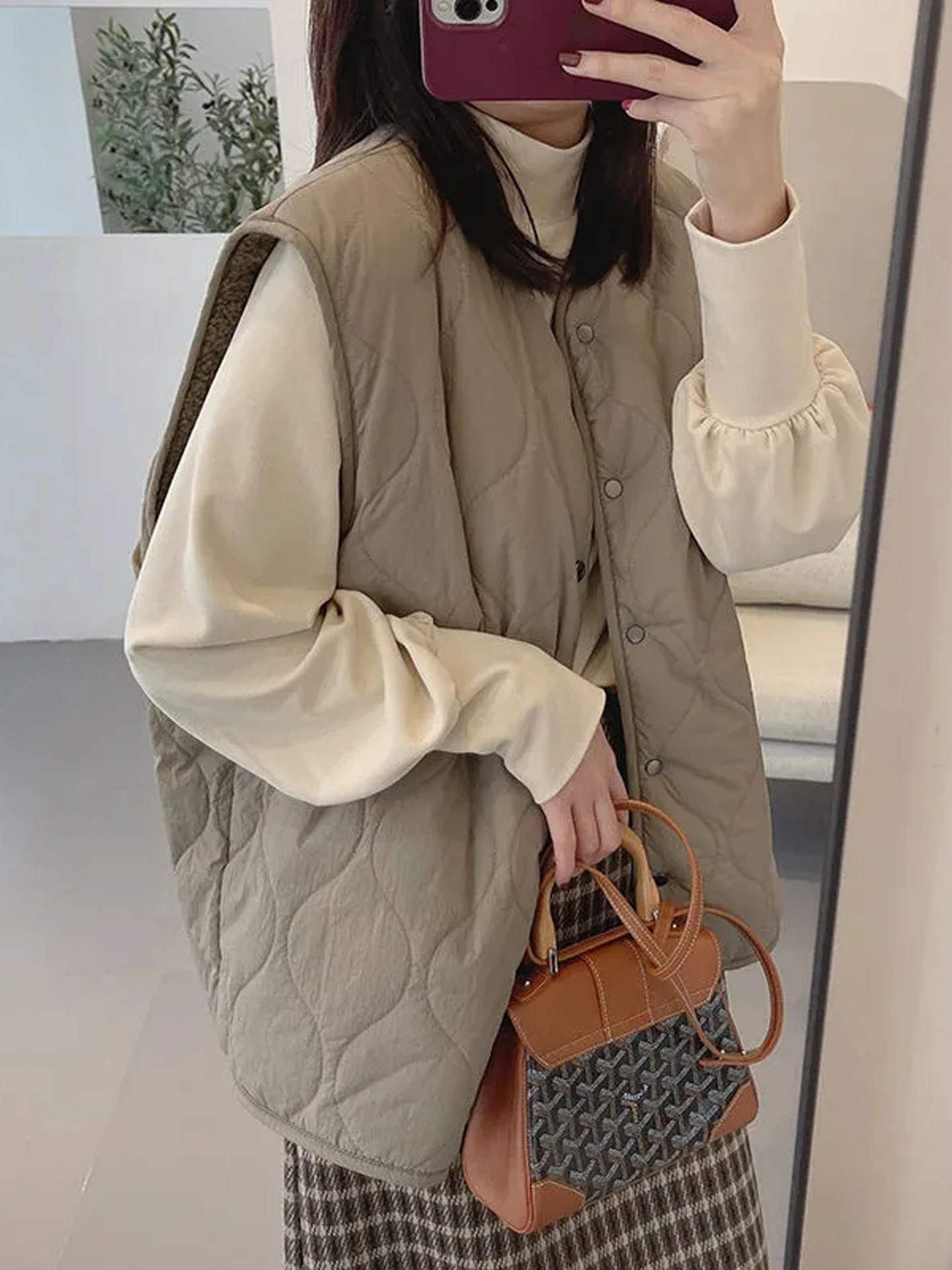 Бархатный женский жилет из ягненка, осень-зима 2022, новый стиль, многослойная одежда в корейском стиле, двусторонняя рабочая одежда, хлопковое пальто, куртка
Бархатный женский жилет из ягненка, осень-зима 2022, новый стиль, многослойная одежда в корейском стиле, двусторонняя рабочая одежда, хлопковое пальто, куртка