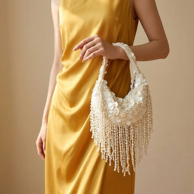 Beaded Tassel Sequin Banquet Bag Luxurious Design Elegant Women's Handbags French Fashion Texture Female Armpit Bags
Beaded Tassel Sequin Banquet Bag Luxurious Design Elegant Women's Handbags French Fashion Texture Female Armpit Bags
