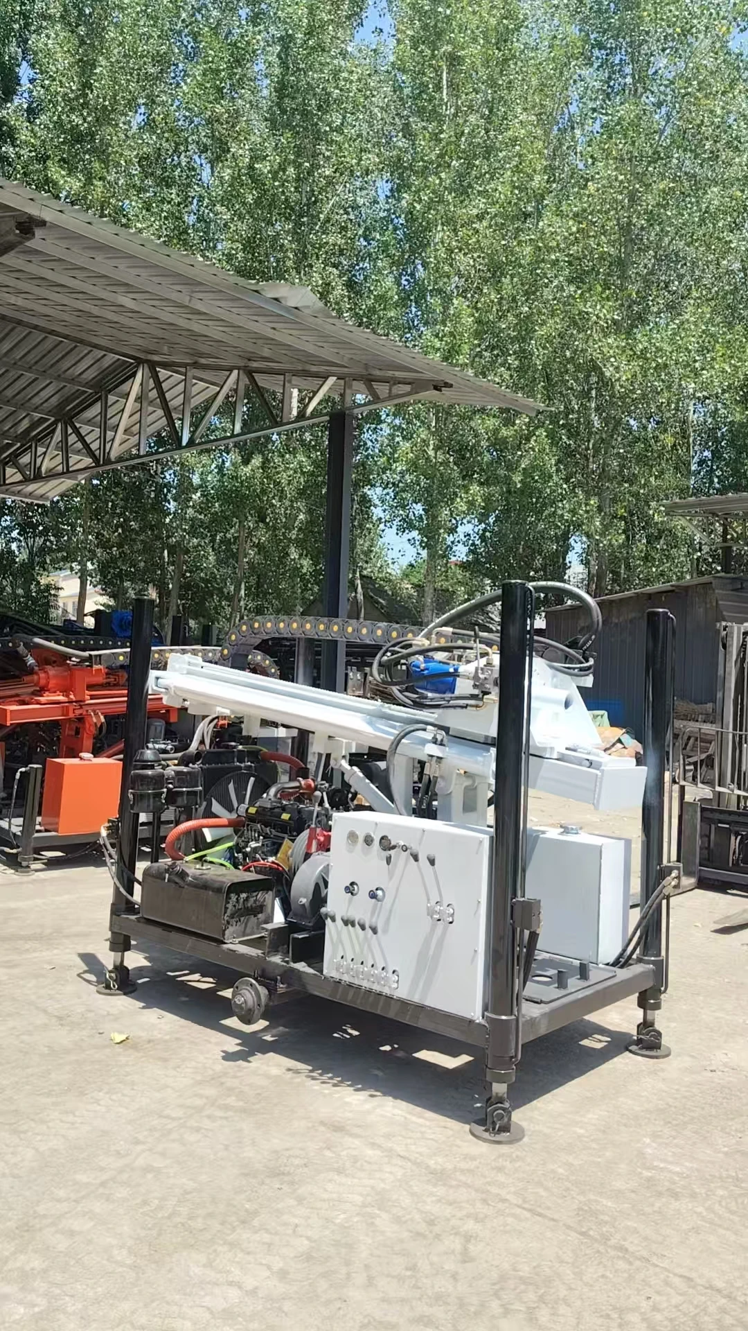 Diesel Engine Hydraulic Customized Water Well Drilling Rig 180 to 200 Meters
Diesel Engine Hydraulic Customized Water Well Drilling Rig 180 to 200 Meters