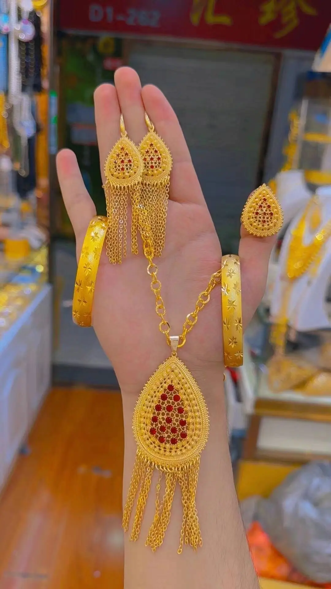 24K Gold Plating Dubai Necklace Earrings Bracele Women's Ring Bridal Wedding Party Fashion Jewelry Set YY10218
24K Gold Plating Dubai Necklace Earrings Bracele Women's Ring Bridal Wedding Party Fashion Jewelry Set YY10218