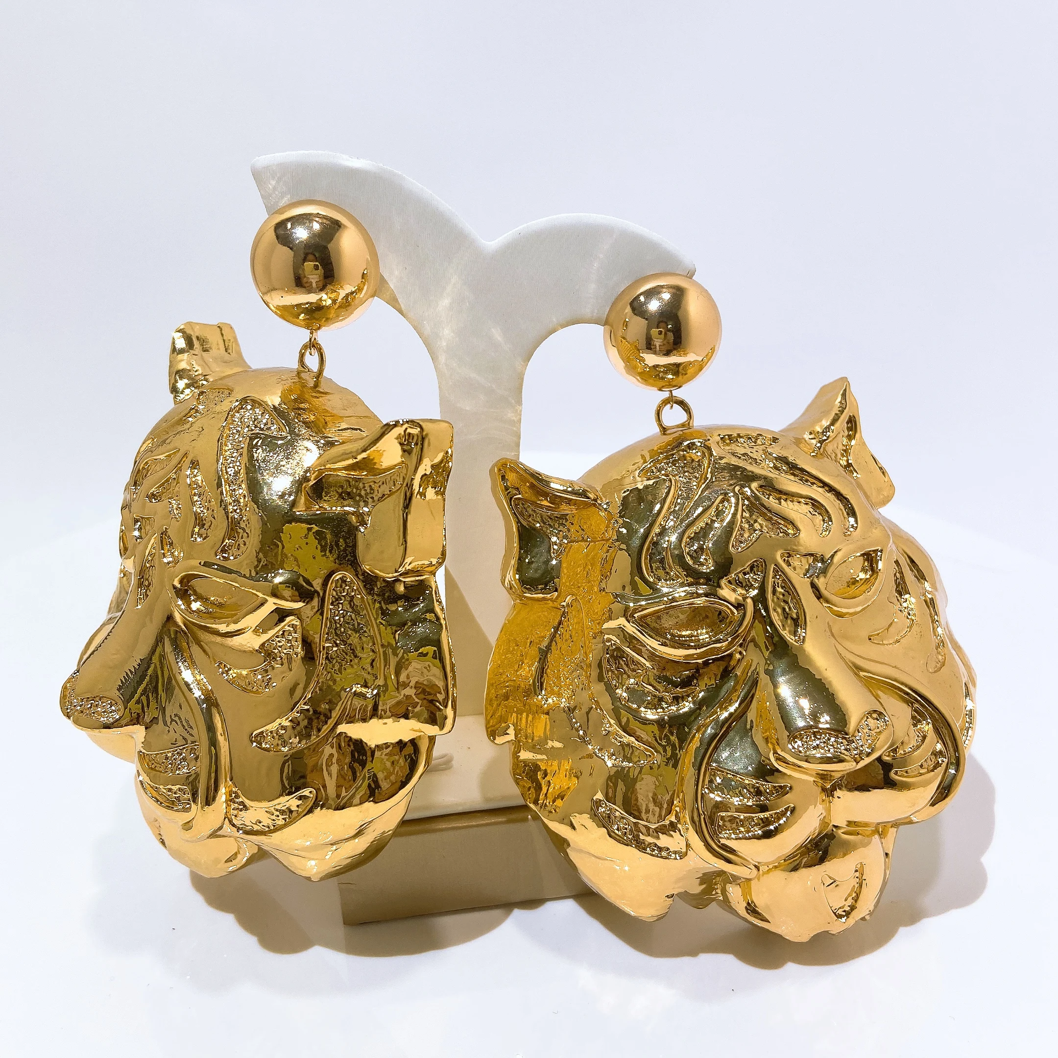 Luxury Huge Animal Tiger Pendant Women Gold Plated Earring Stunning Trendy Charming Light Weight Hoops Jewelry for Wedding Party
Luxury Huge Animal Tiger Pendant Women Gold Plated Earring Stunning Trendy Charming Light Weight Hoops Jewelry for Wedding Party