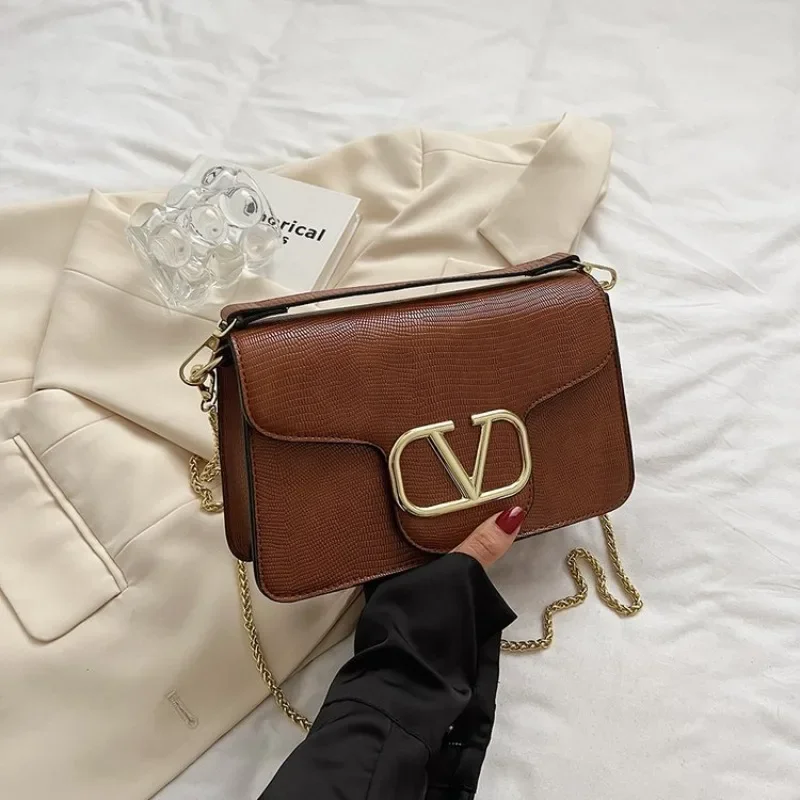 Trendy Women's Leather Tote Bag, Stylish Shoulder/Crossbody/Handbag 3-in-1, Perfect for Work, Shopping and Everyday Essentials
Trendy Women's Leather Tote Bag, Stylish Shoulder/Crossbody/Handbag 3-in-1, Perfect for Work, Shopping and Everyday Essentials
