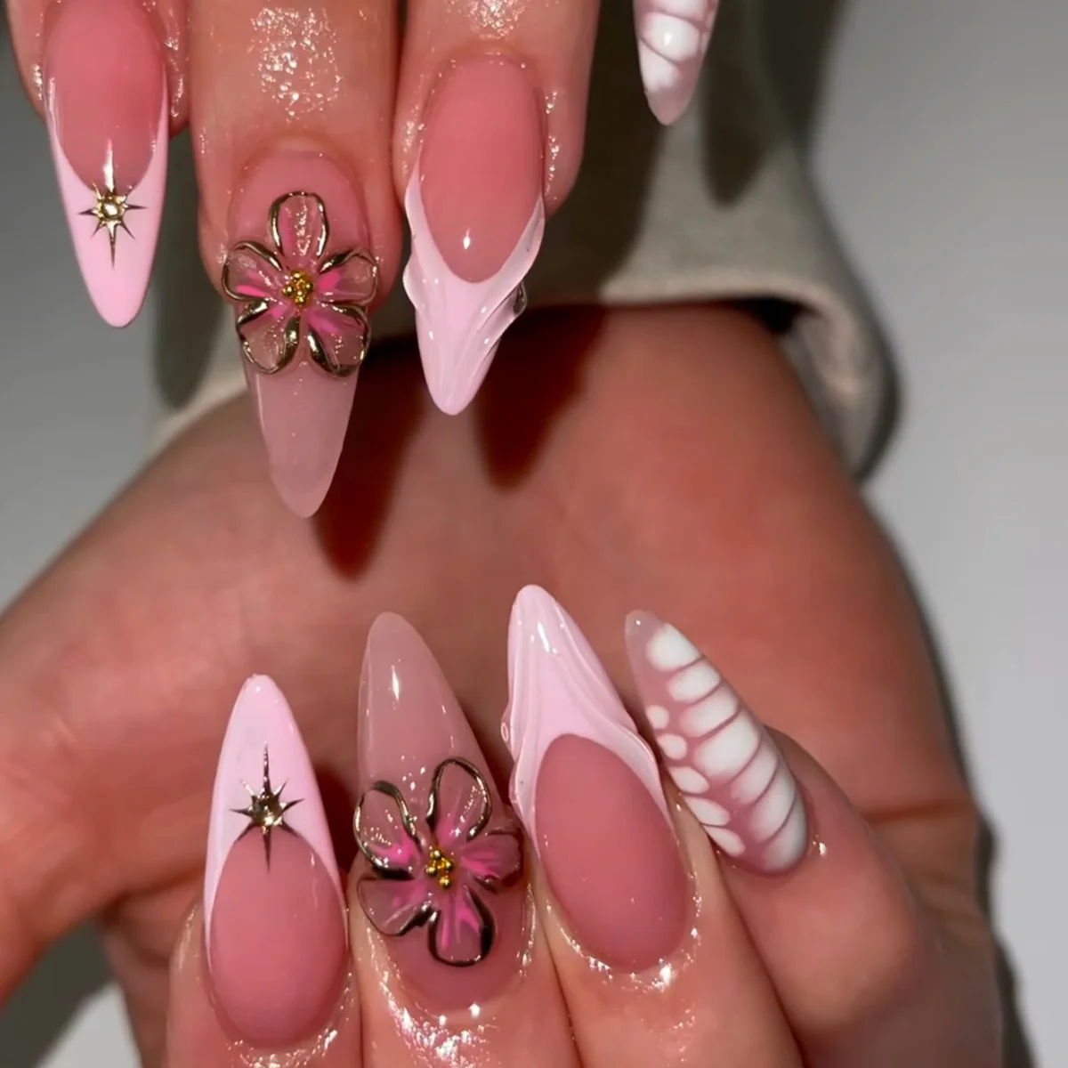 24Pcs Long Nude Pink Almond Nails Art Full Cover Cute Flowers 3D Designs Minimalism Spice Girls Wearable Fashion Fake Nails Set
24Pcs Long Nude Pink Almond Nails Art Full Cover Cute Flowers 3D Designs Minimalism Spice Girls Wearable Fashion Fake Nails Set