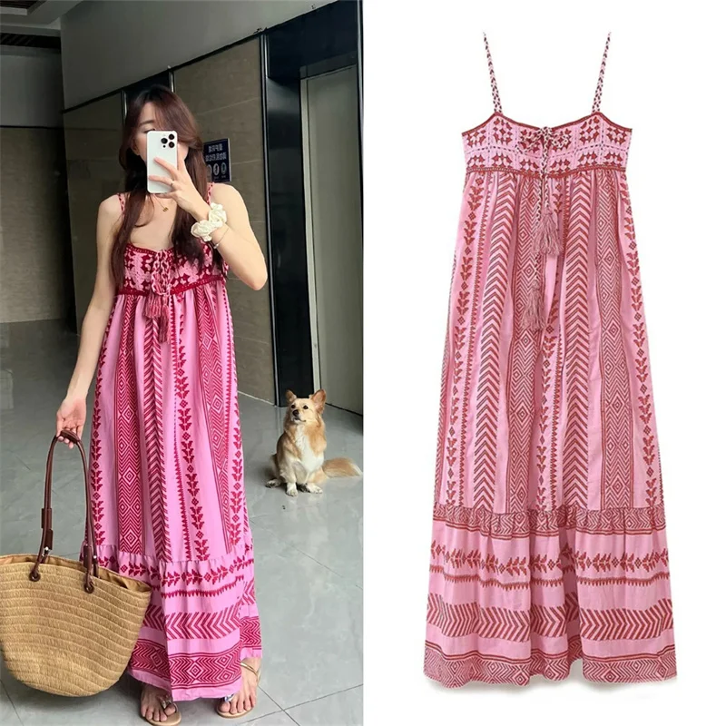 Women's Dresses New Summer 2025 Color-blocked crochet panel knitted maxi dress Sexy suspender design Bohemian style Personality
Women's Dresses New Summer 2025 Color-blocked crochet panel knitted maxi dress Sexy suspender design Bohemian style Personality
