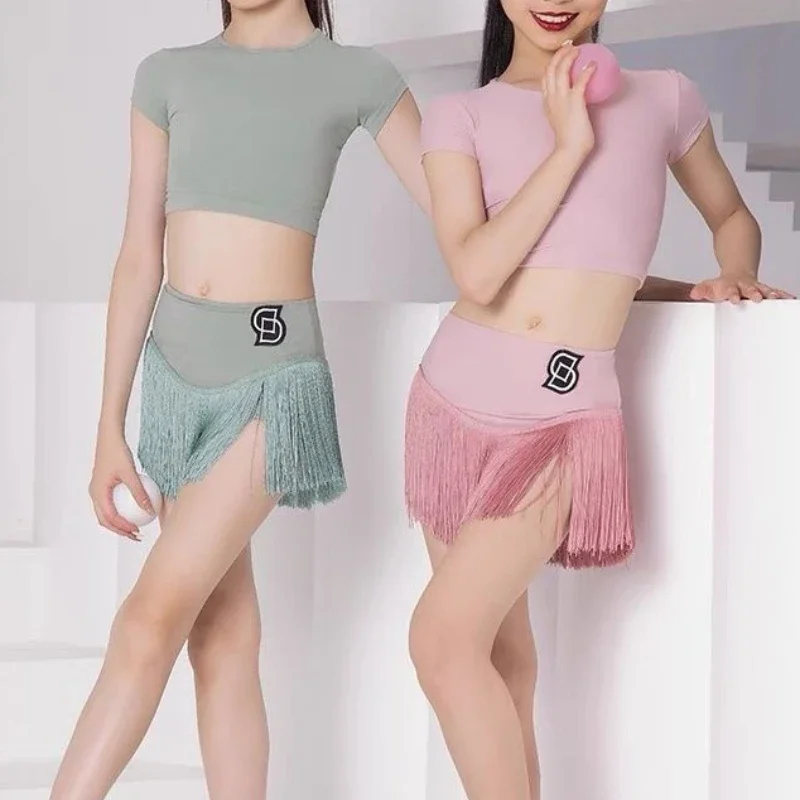 Child Latin Dance Suit for Girls Short Sleeve Halter Top Fringed Skirt Cha-cha Samba Tango Dance Training Performance Costume
Child Latin Dance Suit for Girls Short Sleeve Halter Top Fringed Skirt Cha-cha Samba Tango Dance Training Performance Costume