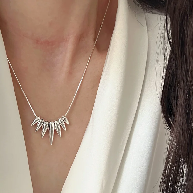 Новинка 925, роскошное ожерелье-пуля в европейском и американском стиле, 2025 для женщин, летнее модное индивидуальное ожерелье, ювелирные изделия
Новинка 925, роскошное ожерелье-пуля в европейском и американском стиле, 2025 для женщин, летнее модное индивидуальное ожерелье, ювелирные изделия