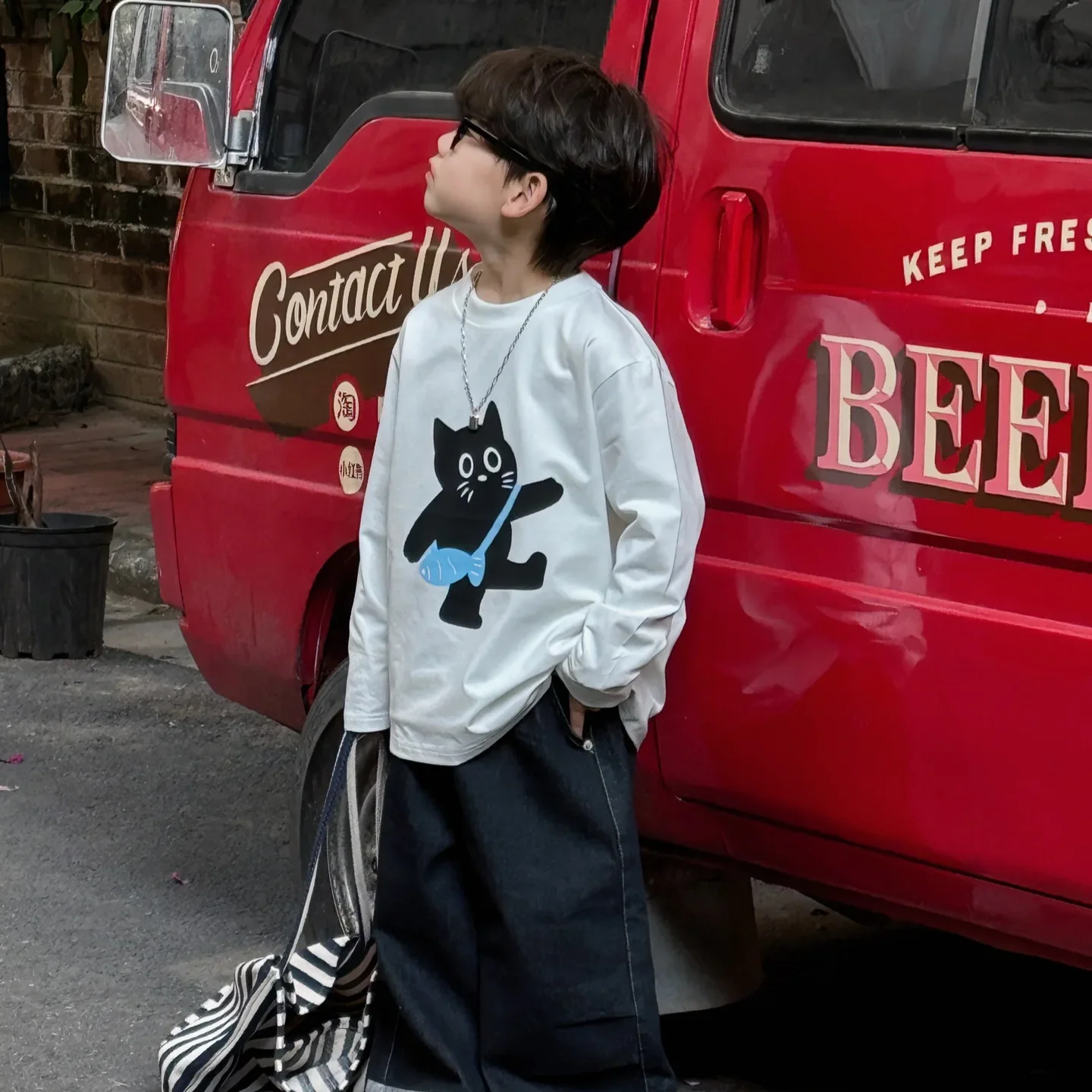 2025 Spring New Korean Edition Boys' Long Sleeve T-shirt Loose and Versatile Cat Style Bottom Children's Top
2025 Spring New Korean Edition Boys' Long Sleeve T-shirt Loose and Versatile Cat Style Bottom Children's Top