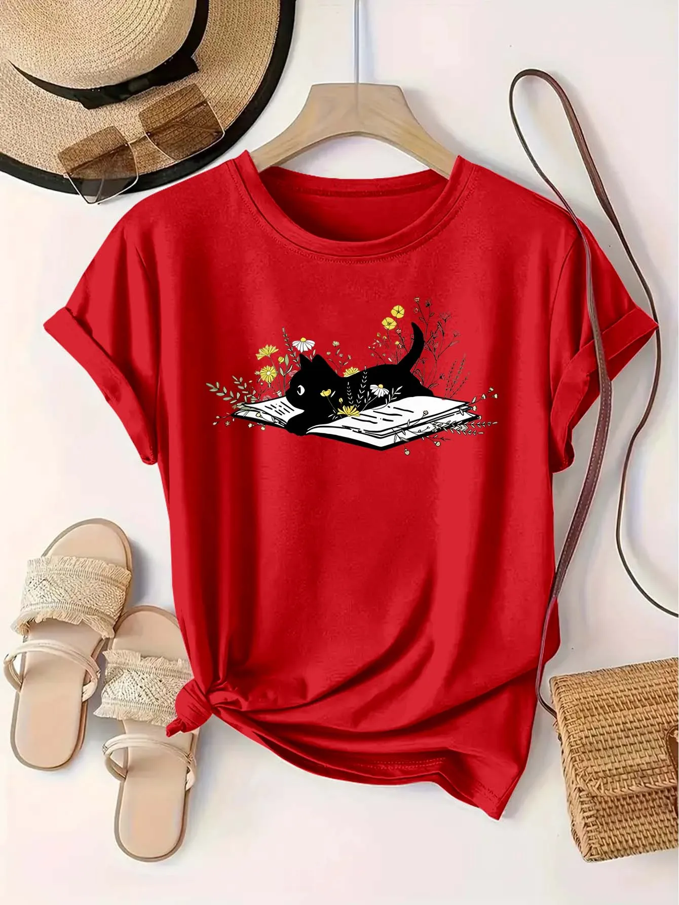 Женская футболка больших размеров с коротким рукавом Oversize: футболка с милым черным котом для чтения среди цветов
Женская футболка больших размеров с коротким рукавом Oversize: футболка с милым черным котом для чтения среди цветов