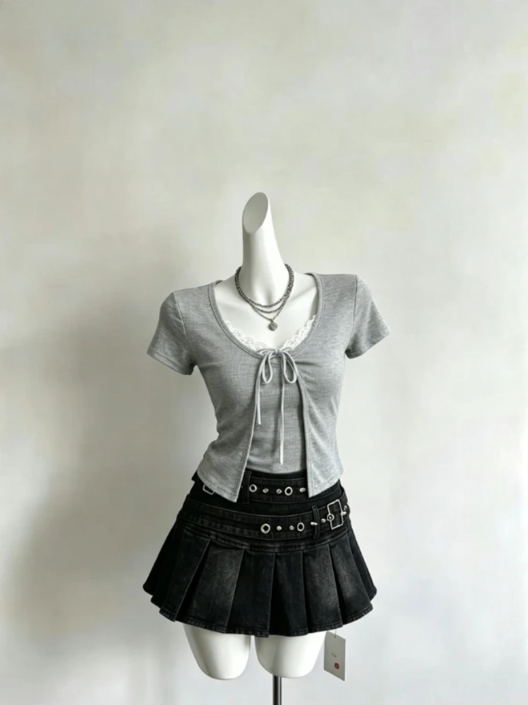 90s Retro Y2K Harajuku Rivet Detail Denim Mini Skirt High Street Sexy A-Line Short Skirt Women Summer Daily Casual Fashion
90s Retro Y2K Harajuku Rivet Detail Denim Mini Skirt High Street Sexy A-Line Short Skirt Women Summer Daily Casual Fashion