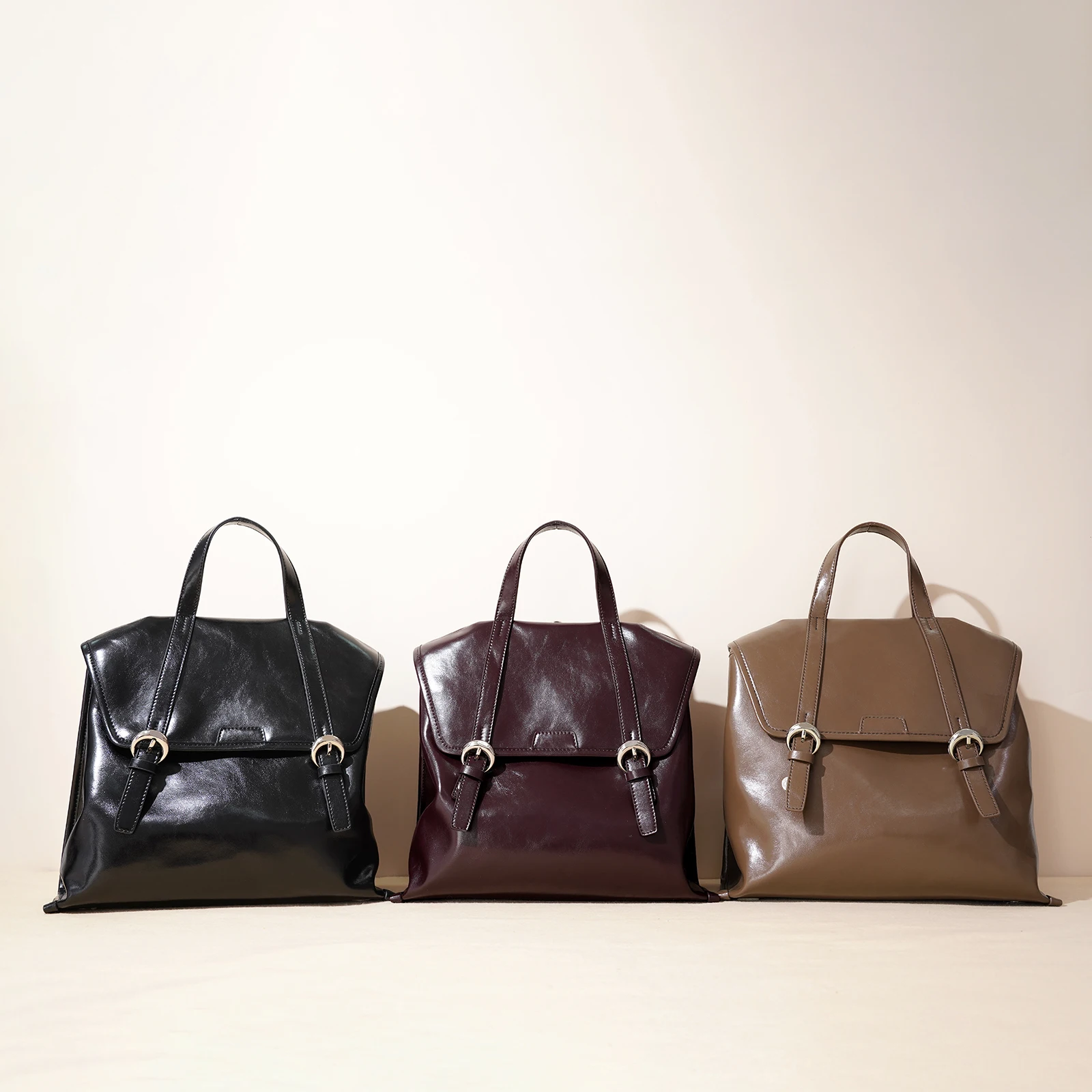 The new ladies' fashionable and luxurious handbags include leather handbags, cross-body bags, canvas handbags, and specially des
The new ladies' fashionable and luxurious handbags include leather handbags, cross-body bags, canvas handbags, and specially des