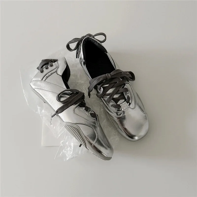 Women’s Fashion Sneakers, Retro Ballet Style Lace-Up Flats, Breathable Casual Shoes for Women, Perfect for Street & Daily Use
Women’s Fashion Sneakers, Retro Ballet Style Lace-Up Flats, Breathable Casual Shoes for Women, Perfect for Street & Daily Use