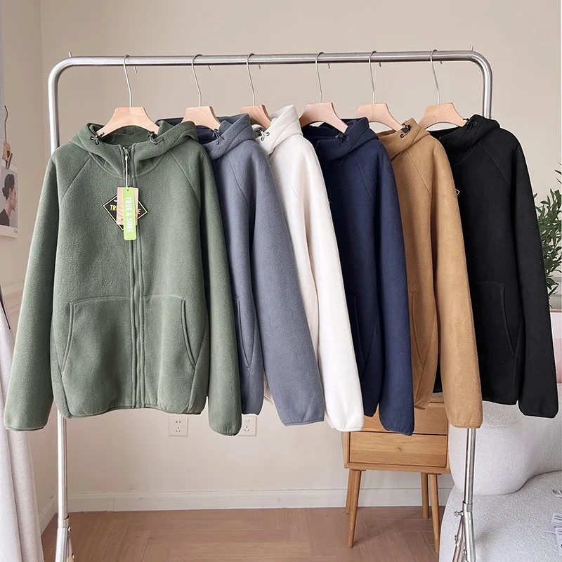 Высококачественная, модная, классная и повседневная осенне-зимняя флисовая куртка для мужчин, утолщенный кардиган для занятий спортом на открытом воздухе.
Высококачественная, модная, классная и повседневная осенне-зимняя флисовая куртка для мужчин, утолщенный кардиган для занятий спортом на открытом воздухе.