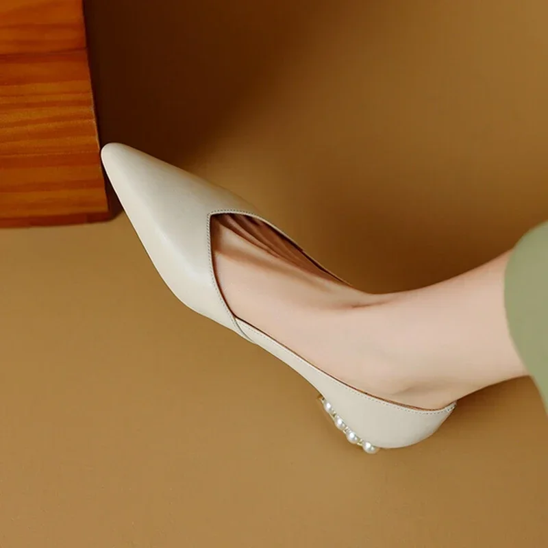 NEW Spring Women Pumps Split Leather Shoes For Women Pointed Toe Low Heel Women Pumps Pearl Handmade Shoes Concise Ladies Shoes
NEW Spring Women Pumps Split Leather Shoes For Women Pointed Toe Low Heel Women Pumps Pearl Handmade Shoes Concise Ladies Shoes