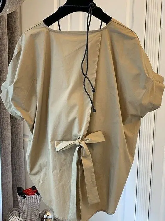 Korean Style Loose Fit Casual Short Sleeve Shirt with Knot And Slit Design Elegant Top for Women Summer Fashion
Korean Style Loose Fit Casual Short Sleeve Shirt with Knot And Slit Design Elegant Top for Women Summer Fashion
