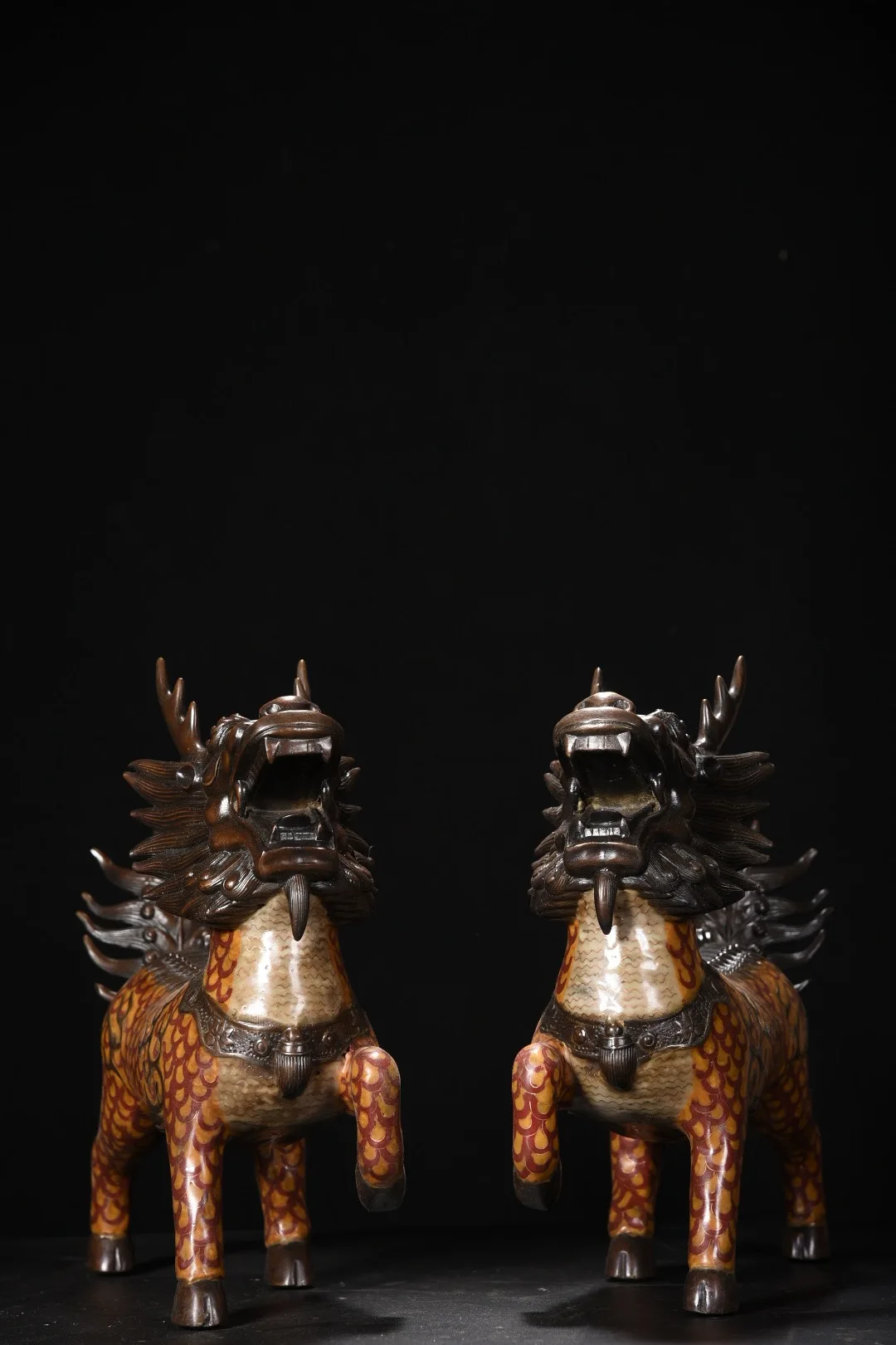 13"Tibetan Temple Collection Old Bronze Cloisonne Enamel Kirin Statue A Pair Mythical Animals Amass wealth Town House Exorcism
13"Tibetan Temple Collection Old Bronze Cloisonne Enamel Kirin Statue A Pair Mythical Animals Amass wealth Town House Exorcism