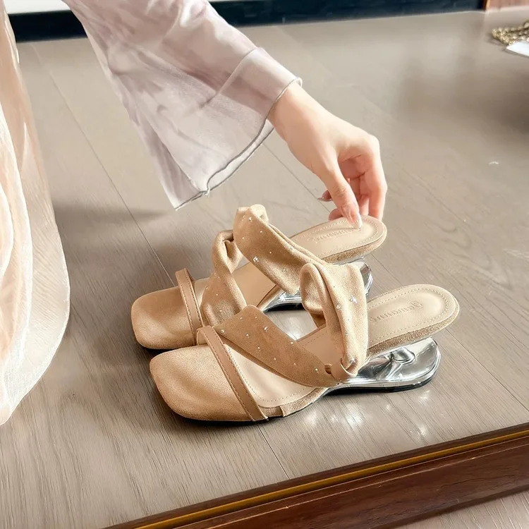 French-style Vintage Rhinestone Pleated Sandals 2026 Summer Height-increasing Slimming Lazy Commuter Vacation Style Flip-flops
French-style Vintage Rhinestone Pleated Sandals 2026 Summer Height-increasing Slimming Lazy Commuter Vacation Style Flip-flops