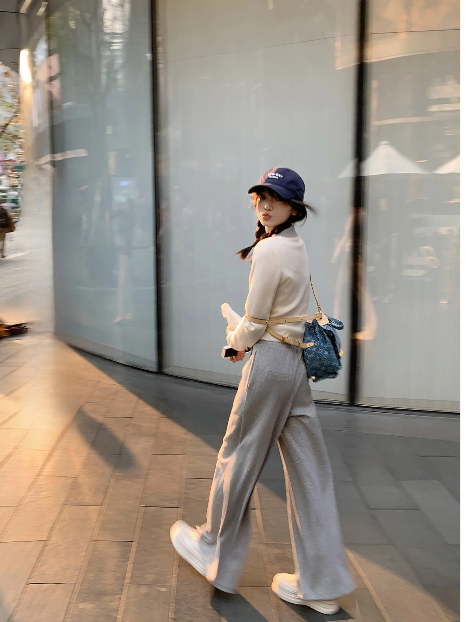 Loose Straight Leg Grey Casual Pants Women's Spring Summer Autumn Wide Leg Pants Comfortable Fit High Waist Elastic Waist
Loose Straight Leg Grey Casual Pants Women's Spring Summer Autumn Wide Leg Pants Comfortable Fit High Waist Elastic Waist