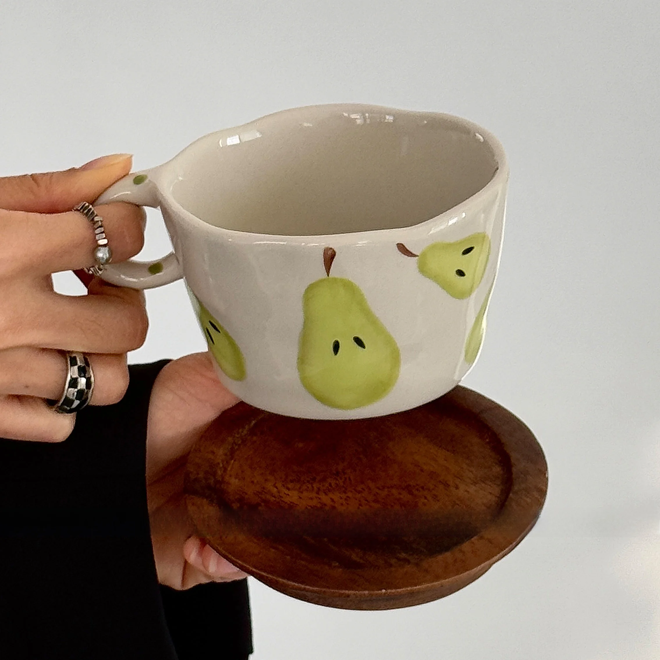 Oranges Retro Hand-Painted Ceramic Mugs Large Capacity Coffee Cups Pear Design Water Cups Unique Gift Dining Utensils
Oranges Retro Hand-Painted Ceramic Mugs Large Capacity Coffee Cups Pear Design Water Cups Unique Gift Dining Utensils