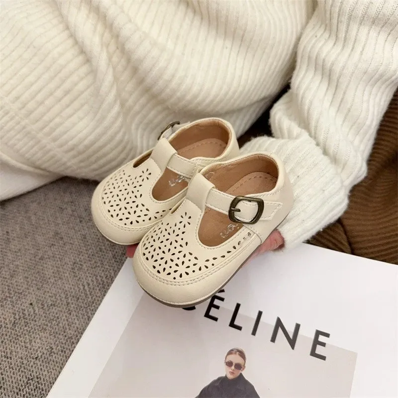 Новинка лета 2029, нескользящая повседневная пляжная обувь Baotou для малышей мужского и женского пола, корейская версия, дышащие кожаные сандалии принцессы
Новинка лета 2029, нескользящая повседневная пляжная обувь Baotou для малышей мужского и женского пола, корейская версия, дышащие кожаные сандалии принцессы