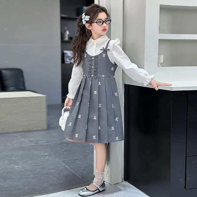 School Girls 2pcs Dress Set Autumn Kids Girls Single-breasted Undershirt Children Girls Embroidery Pleated Dress 4-14Y Girl Suit
School Girls 2pcs Dress Set Autumn Kids Girls Single-breasted Undershirt Children Girls Embroidery Pleated Dress 4-14Y Girl Suit
