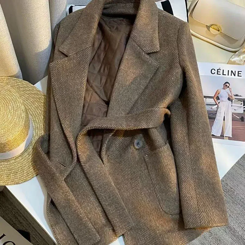 Autumn New Fashion High-Quality Woolen Blazers Woman Long SleeveTemperament Casual All-Match Loose Jackets Ladies Suit Outerwear
Autumn New Fashion High-Quality Woolen Blazers Woman Long SleeveTemperament Casual All-Match Loose Jackets Ladies Suit Outerwear