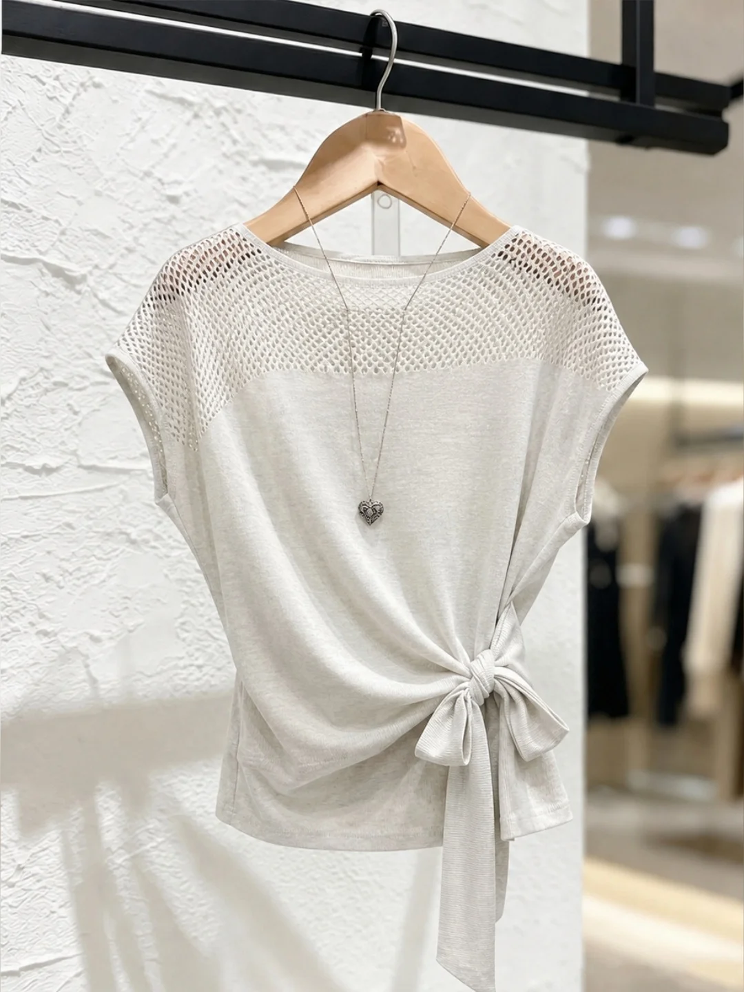 Silk Knitted Ice Silk Waist-Cinching Hollow out Simple Color Design Summer Top Korean Style Commute Straight Tube Shirt
Silk Knitted Ice Silk Waist-Cinching Hollow out Simple Color Design Summer Top Korean Style Commute Straight Tube Shirt
