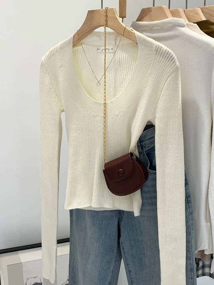 U-Neck Knitted Sweater Base Shirt Women Winter New Short Top Inner Wear Fashionable Commute Style Slim Fit Long Sleeve round ...
U-Neck Knitted Sweater Base Shirt Women Winter New Short Top Inner Wear Fashionable Commute Style Slim Fit Long Sleeve round ...