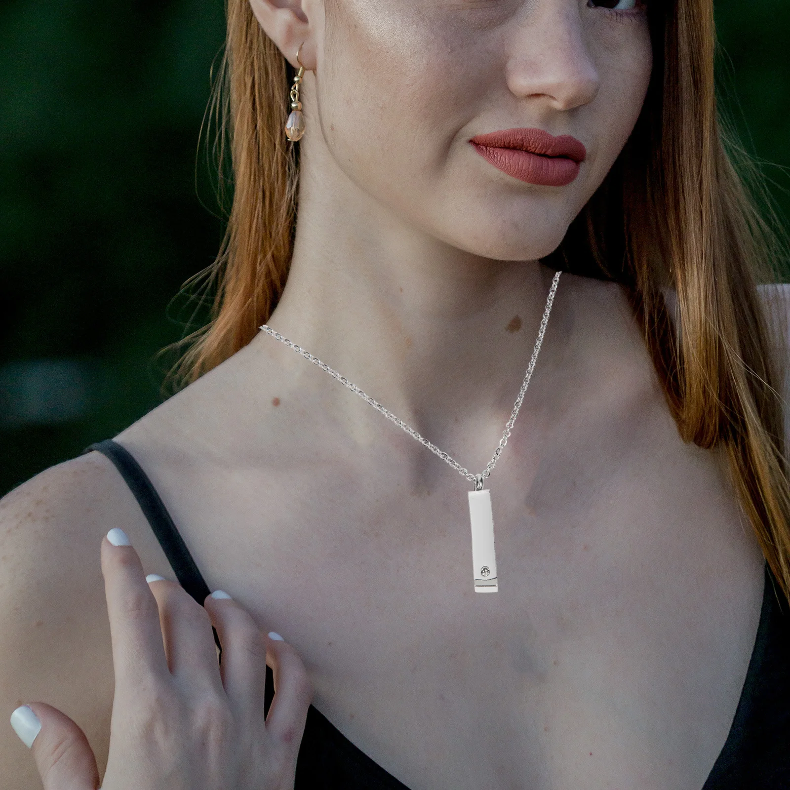 1Set Memorial Ash Urn Necklace Stainless Steel Cylinder Cremation Pendant Keepsake Necklace for Ashes Men Rustproof Durable
1Set Memorial Ash Urn Necklace Stainless Steel Cylinder Cremation Pendant Keepsake Necklace for Ashes Men Rustproof Durable