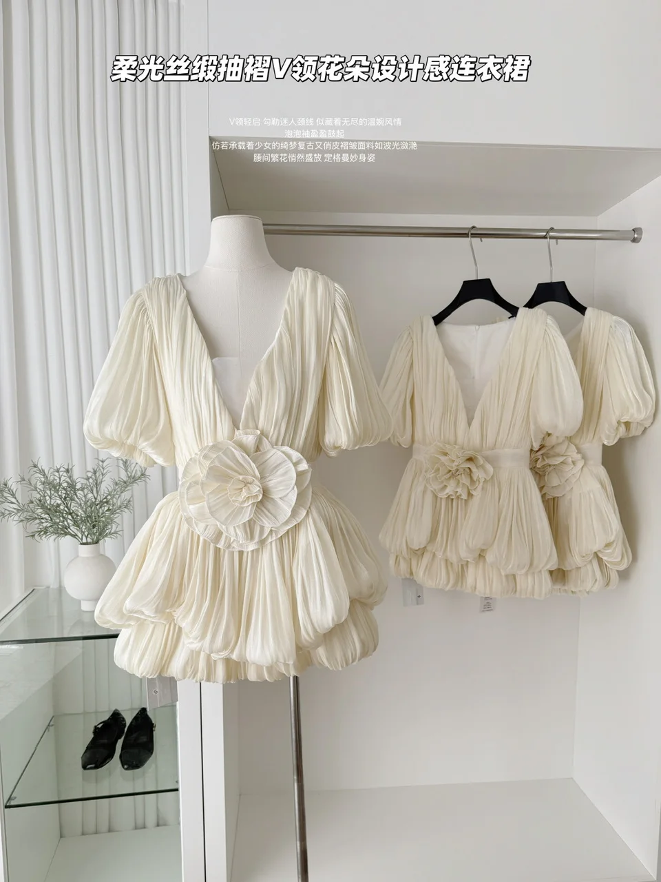 Beige Soft Silk Satin Pleated V-neck Flower Design Dress Women's Bubble Sleeve Short Skirt Evening Dresses Robe
Beige Soft Silk Satin Pleated V-neck Flower Design Dress Women's Bubble Sleeve Short Skirt Evening Dresses Robe