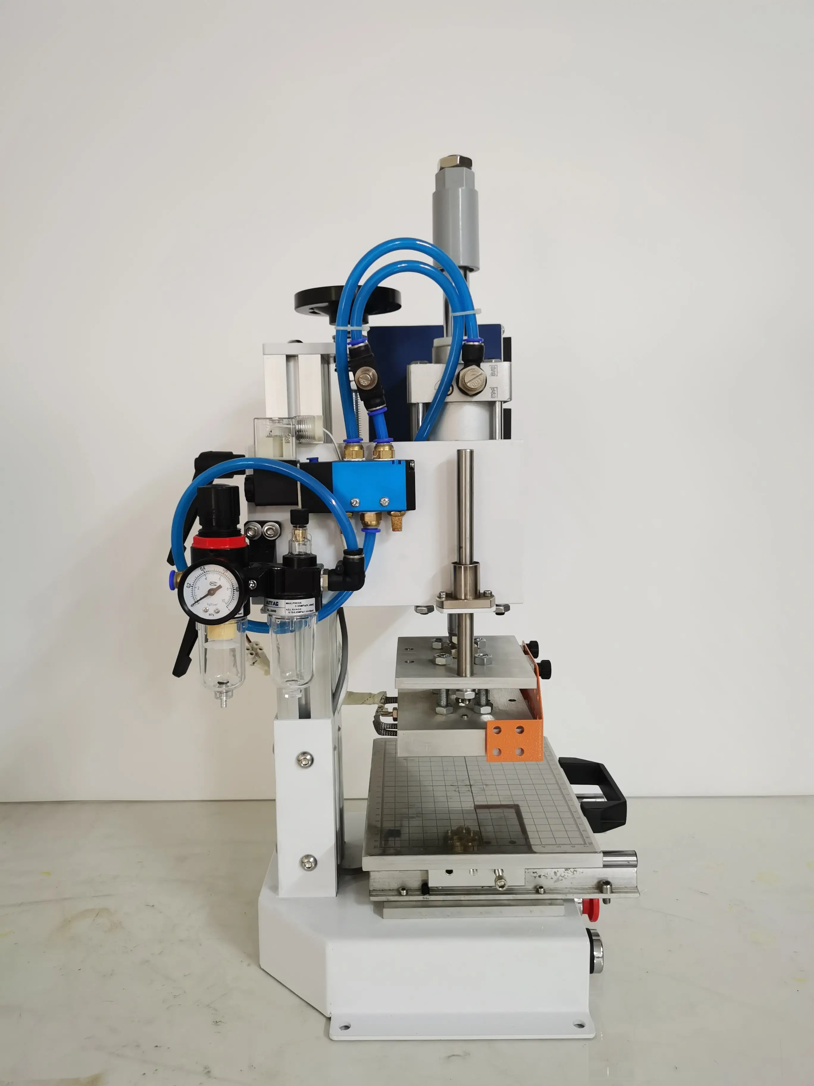 WL-CT01G Paper-Feeding Pneumatic Hot Stamping Machine Embossing for Trademark Leather Paper Plastic Wood Bussiness Card
WL-CT01G Paper-Feeding Pneumatic Hot Stamping Machine Embossing for Trademark Leather Paper Plastic Wood Bussiness Card