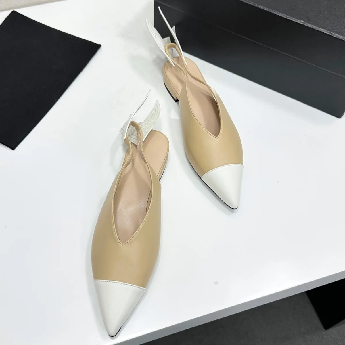 2026 Women's Two-Tone Cap-Toe Wing Back Pointed Toe Slingback Flat Mules, Retro Daily Date Evening Party Shoes YYT26060172
2026 Women's Two-Tone Cap-Toe Wing Back Pointed Toe Slingback Flat Mules, Retro Daily Date Evening Party Shoes YYT26060172