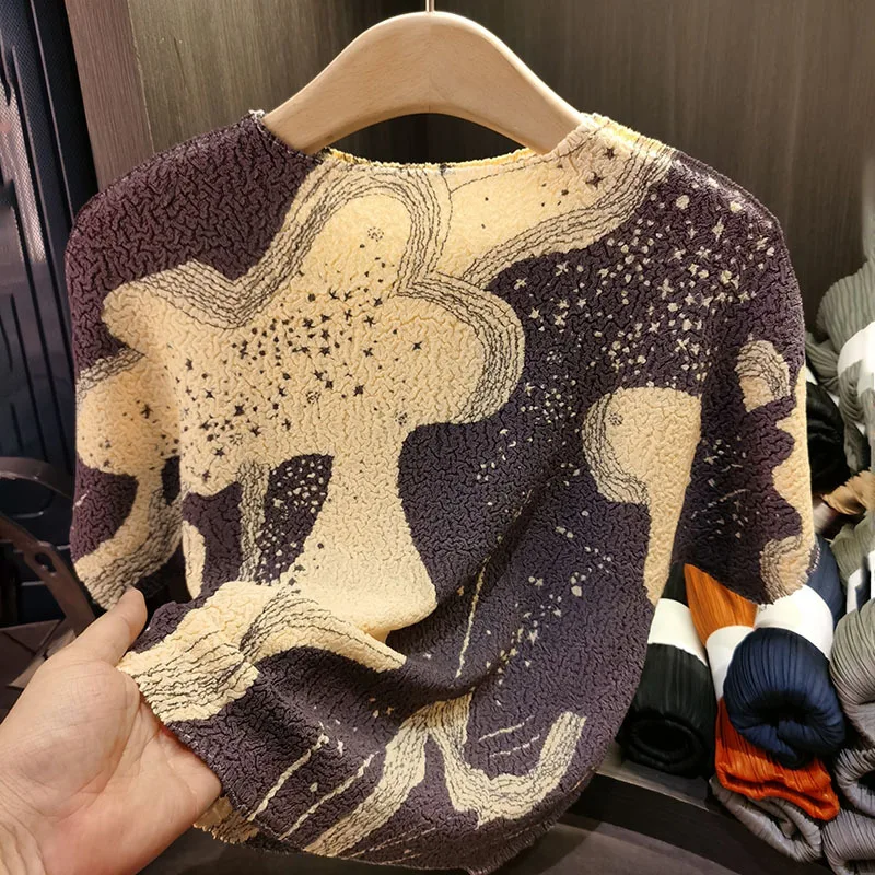 Miyake Pleated T-shirt Irregular Print Fold Tops Female Summer New Ageing Round Neck Loose Short Sleeve Pleatt Shirt Female
Miyake Pleated T-shirt Irregular Print Fold Tops Female Summer New Ageing Round Neck Loose Short Sleeve Pleatt Shirt Female