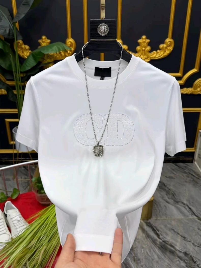 New Spring Summer Men's round Ne ort Sve T-irt Sli Faionable Versatile Lightweight Luxury Sensation Haome P...
New Spring Summer Men's round Ne ort Sve T-irt Sli Faionable Versatile Lightweight Luxury Sensation Haome P...