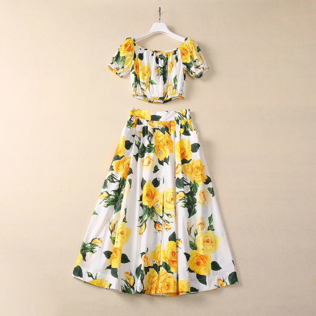 Europe and the United States women's 2024 summer new Short-sleeved flat-neck T-shirt Yellow rose print cotton skirt Fashion suit
Europe and the United States women's 2024 summer new Short-sleeved flat-neck T-shirt Yellow rose print cotton skirt Fashion suit