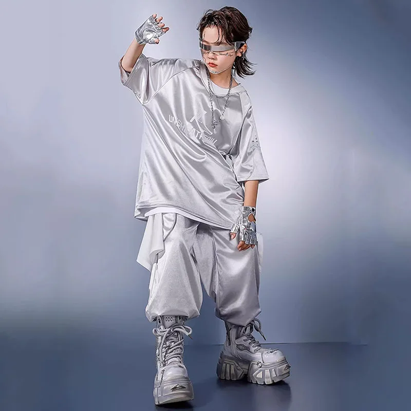 Детская серебряная футболка в стиле хип-хоп, брюки с короткими рукавами для мальчиков и девочек, костюм для уличных танцев, барабанный концерт, команда, шоу, сценическая одежда BL16239
Детская серебряная футболка в стиле хип-хоп, брюки с короткими рукавами для мальчиков и девочек, костюм для уличных танцев, барабанный концерт, команда, шоу, сценическая одежда BL16239
