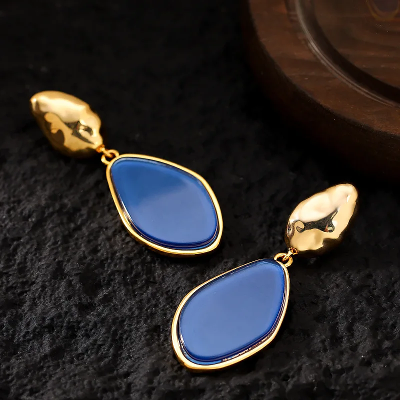 Fashionable, exquisite, exaggerated and simple, drop-shaped plate earrings, female personality, trendy and high-end earrings
Fashionable, exquisite, exaggerated and simple, drop-shaped plate earrings, female personality, trendy and high-end earrings