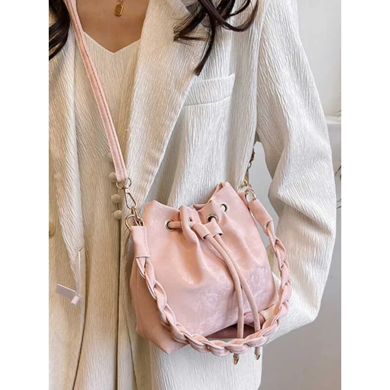 Foufurieux Luxury Band Designer Bucket Handbag Purse Shoulder Crossbody Bag Women 2024 New Soft Leather Fashion Messenger Bags
Foufurieux Luxury Band Designer Bucket Handbag Purse Shoulder Crossbody Bag Women 2024 New Soft Leather Fashion Messenger Bags