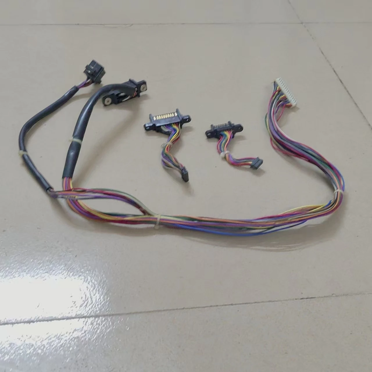 Оригинальный жгут проводов; Ящик барабана U подходит для дубликатора RISO GRA3/FRA3 (РОЛЕР И МАШИНА) офисного оборудования 
Оригинальный жгут проводов; Ящик барабана U подходит для дубликатора RISO GRA3/FRA3 (РОЛЕР И МАШИНА) офисного оборудования