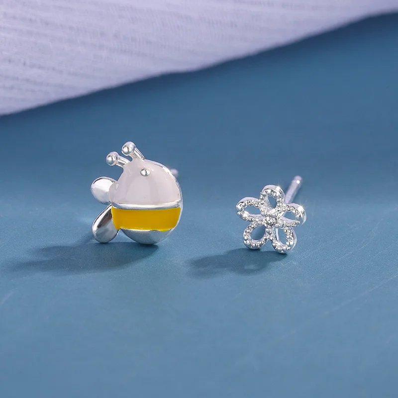 Fashion Creative Bee And Flower 925 Sterling Silver Asymmetrical Cute Personality Earrings E148
Fashion Creative Bee And Flower 925 Sterling Silver Asymmetrical Cute Personality Earrings E148