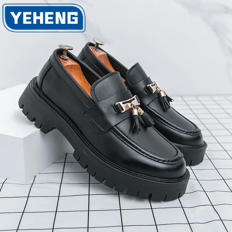 Designer Mens Chunky Loafers Patent Leather Slip on Tassel Metal Decoration Preppy Style Platform Business Casual Shoes Big Size
Designer Mens Chunky Loafers Patent Leather Slip on Tassel Metal Decoration Preppy Style Platform Business Casual Shoes Big Size