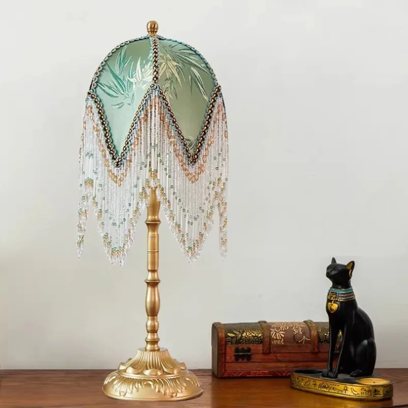 French Luxury Retro Table Lamp LED Living Room Bedroom Bedside Study Villa Hotel Creativity European Pastoral Tassels Desk Light
French Luxury Retro Table Lamp LED Living Room Bedroom Bedside Study Villa Hotel Creativity European Pastoral Tassels Desk Light