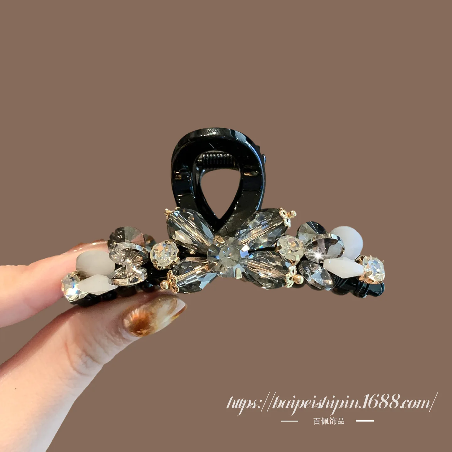 1pc Multicolor Rhinestone Shark Clip 2026 New Fashion Hair Claw for Women Back of Head Volumizing Updo Daily
1pc Multicolor Rhinestone Shark Clip 2026 New Fashion Hair Claw for Women Back of Head Volumizing Updo Daily
