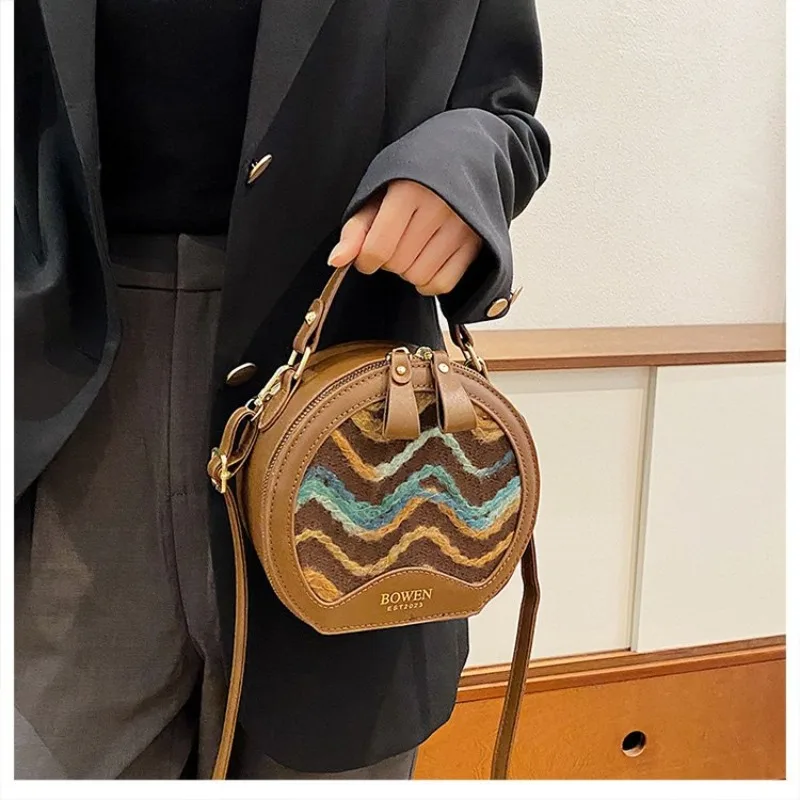 Modern Handbag For Women A Forward Thinking Design For The Woman Of Tomorrow 
Modern Handbag For Women A Forward Thinking Design For The Woman Of Tomorrow