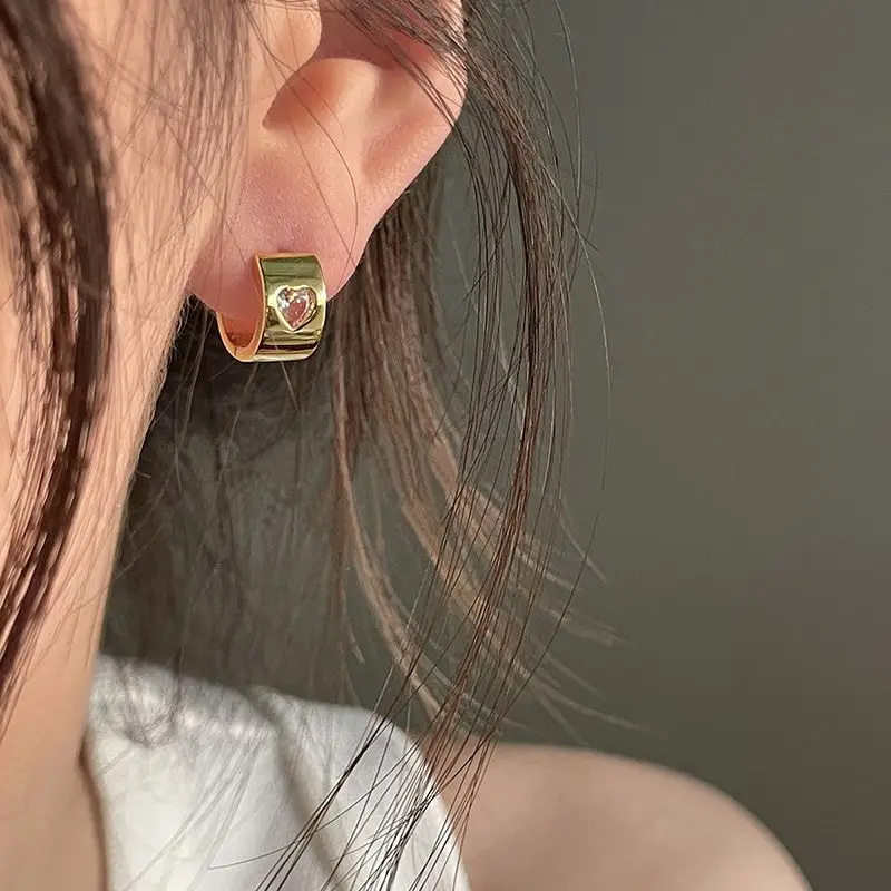 Love ear buttons for women's temperament circle wide face heart zircon earrings earrings new trendy niche high-end feeling
Love ear buttons for women's temperament circle wide face heart zircon earrings earrings new trendy niche high-end feeling