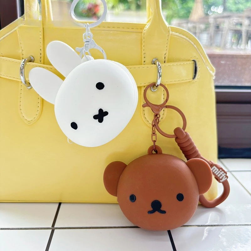 Силиконовый кошелек Miffy: милый мини-чехол для наушников, портативный мешочек для монет, подвеска-украшение, незаменимые вещи
Силиконовый кошелек Miffy: милый мини-чехол для наушников, портативный мешочек для монет, подвеска-украшение, незаменимые вещи