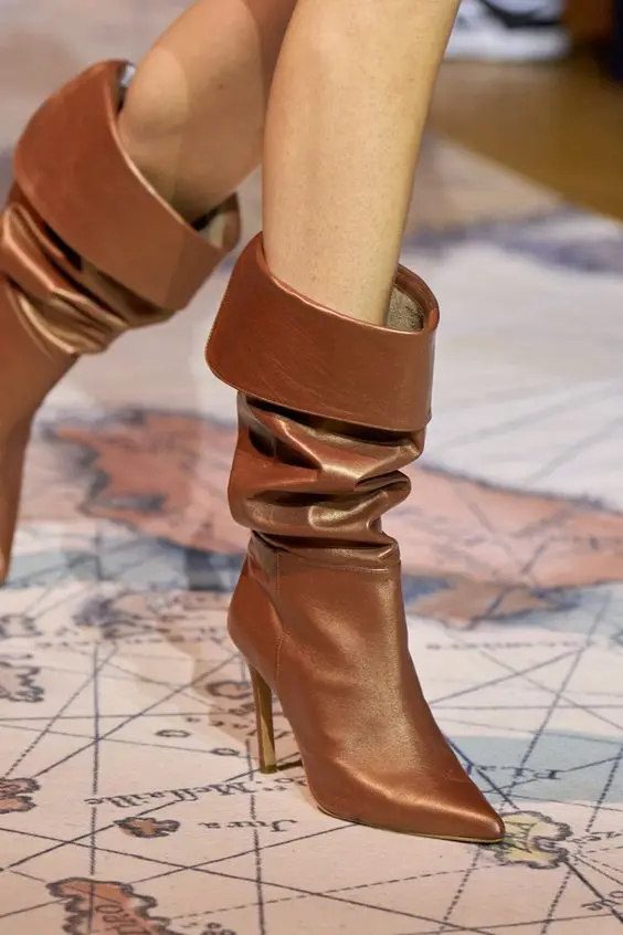 Pointed Toe Leather Pleated Fashion Boots Luxury Women Thin High Heel Mid-calf Boots 2023 Lady Sexy Club Shoes
Pointed Toe Leather Pleated Fashion Boots Luxury Women Thin High Heel Mid-calf Boots 2023 Lady Sexy Club Shoes